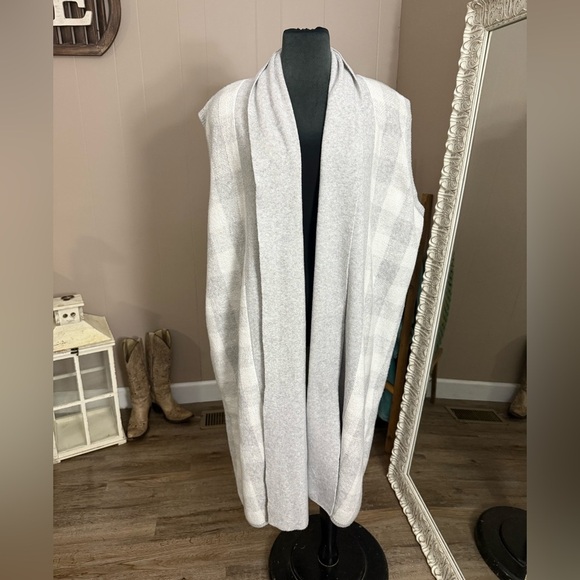 Lane Bryant • Sleeveless Plaid Duster Cardigan Sweater - Picture 2 of 10
